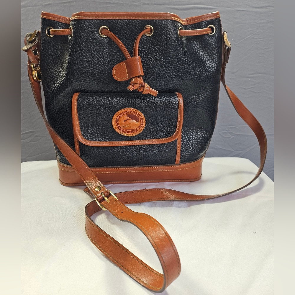 VTG Dooney & Bourke Large Drawstring AWL Bucket Bag USA Navy/British Tan Trim